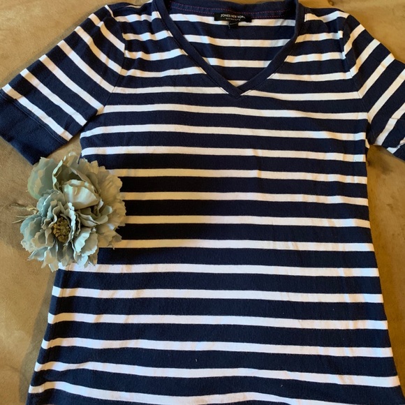Jones New York Tops - Woman’s tee